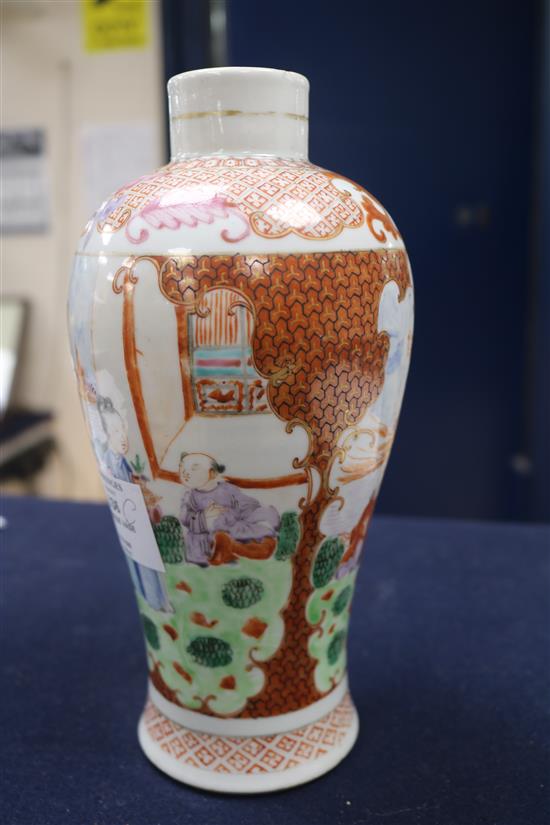 A Chinese famille rose Mandarin pattern vase, Jiaqing perios (1796-1820)